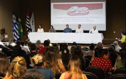 Parceria capacita profissionais da área de saúde e educação sobre saúde bucal