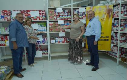 Prefeitura arrecada mais de 2 mil litros de leite com show de lançamento da Expô