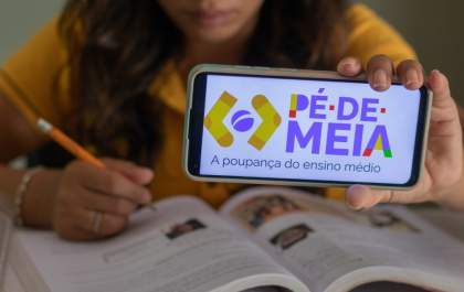 Pé-de-Meia paga para nascidos em março e abril