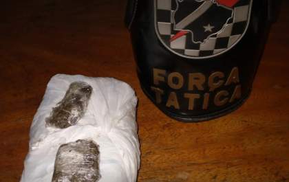 Homem é preso com drogas em hotel na Av. Ranulpho Marques Leal