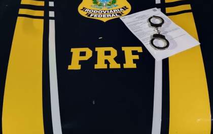 Homem foragido por homicídio é preso na BR-262