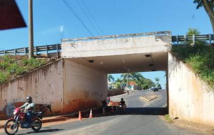Prefeitura volta a mexer no viaduto do Santa Cecília, mas obra não é a definitiva