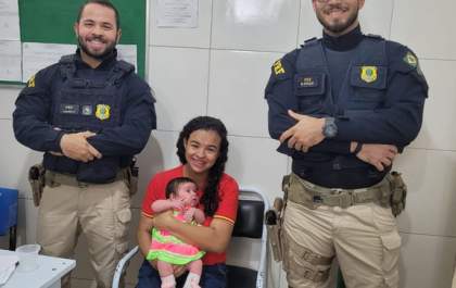 PRF salva bebê de 1 mês em estado de asfixia por engasgo