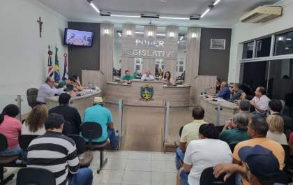 Após 7 horas de sessão, prefeito Mirão é cassado pela Câmara