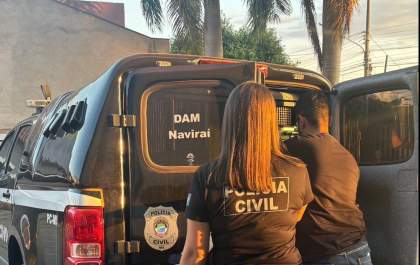Após cerco policial, autor de feminicídio se apresenta à Polícia Civil em Naviraí