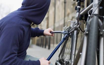 Homem é preso por furtar bicicleta em estacionamento de loja em Araçatuba