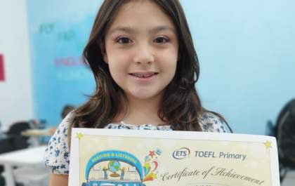 Aluna do Kumon Andradina recebe Certificado TOEFL Primary aos 8 anos