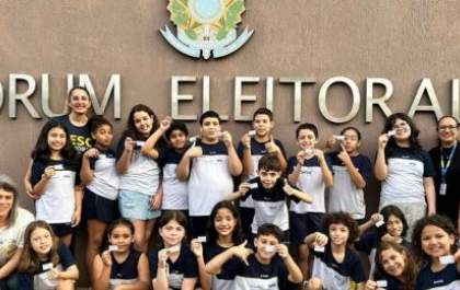 Alunos do ensino fundamental visitam o Fórum Eleitoral de Três Lagoas