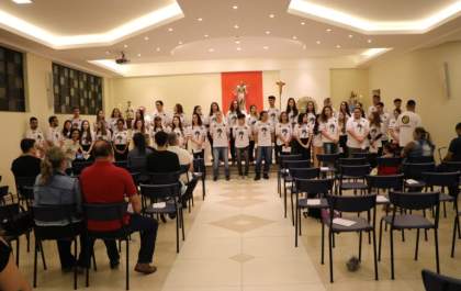 Acadêmicos e professores do VAMS participam da 'Celebração de Envio' antes de partirem para o MT