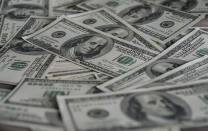 Valorização de títulos americanos eleva dólar no Brasil, diz professor