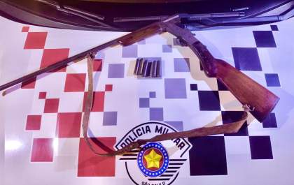 Irmão preso por ameaça e posse de arma após briga em família