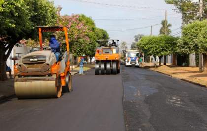 Mais de 1.350 metros de ruas do bairro Santos Dumont recebem recapeamento