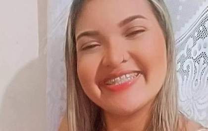 Jovem de 20 anos morre após bater moto na traseira de caminhão em acesso da Rondon