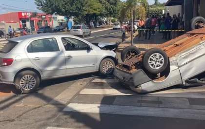 Veículo capota em Batida no Jardim Dourado