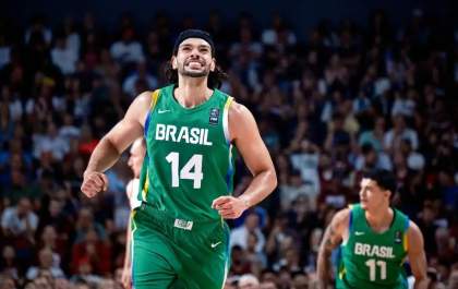 Brasil vence Letônia e se classifica para Paris 2024 no basquete