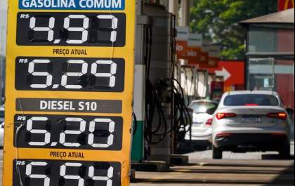 Gasolina deve ficar R$ 0,15 mais cara nos postos após reajuste nas refinarias