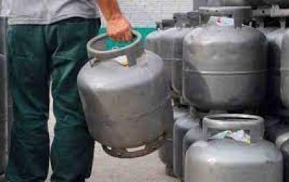 Gasolina e gás de cozinha têm preços reajustados nesta terça