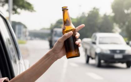 Homem com sinais de embriaguez é detido após bater em 2 carros parados em Birigui