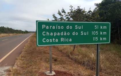 Placa de sinalização com nome de Paraíso das Águas errado, gera piadas de internautas