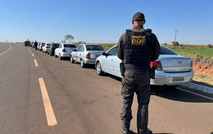 DOF intercepta comboio e apreende mais de R$ 1 milhão em mercadorias de contrabando