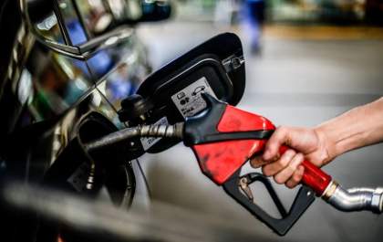 Preço médio da gasolina sobe R$ 0,12 nos postos após aumento pela Petrobras, mostra ANP