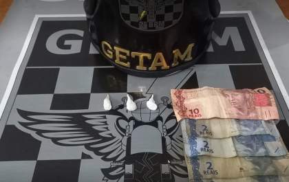 Jovem de 19 anos é preso com drogas no Jardim Paranapungá