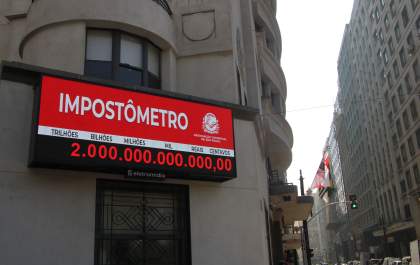 Brasileiros já contribuíram com R$ 2 trilhões em impostos