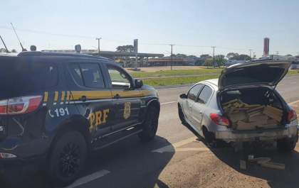 PRF apreende 366 kg de drogas em veículo na BR-267