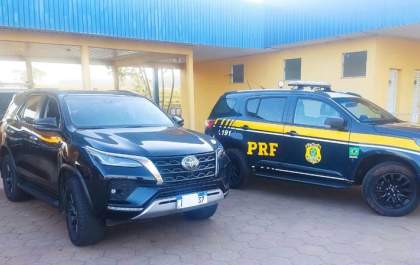 Mulher é presa dirigindo veículo roubado&nbsp;