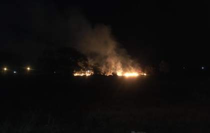 Bombeiros controlam foco de incêndio no Jardim Santa Júlia