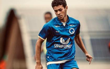 Victor Hugo dos Anjos: um jovem craque do futebol e sua trajetória profissional
