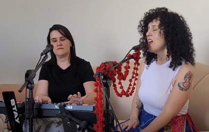 Show reverencia cantoras de samba de diferentes gerações