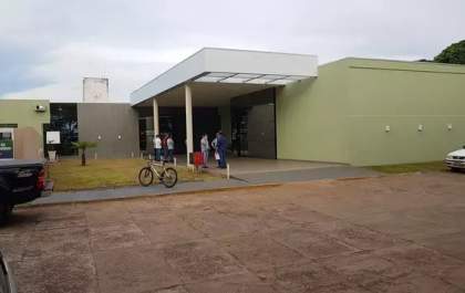 Rapaz é esfaqueado e baleado após assalto em Amambai