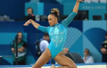 Rebeca Andrade conquista ouro no solo