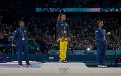 Rebeca é ouro no solo e vira maior medalhista olímpica do Brasil