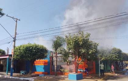 Incêndio em oficina espalha fumaça por Três Lagoas
