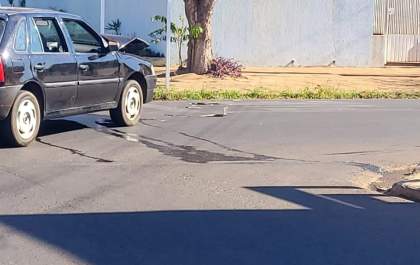 Veículos colidem no cruzamento da R. Maria Guilhermina Esteves com a Joaquim Martins