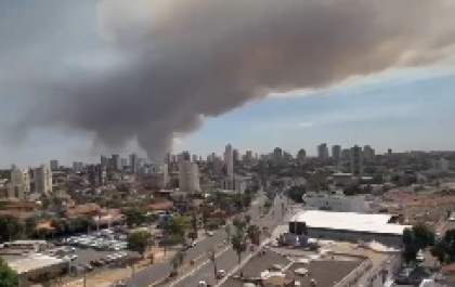 Fogo em vegetação na zona rural mobiliza bombeiros em Araçatuba