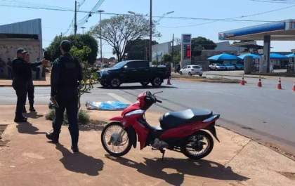 Motociclista de 55 anos morre após colisão com caminhonete