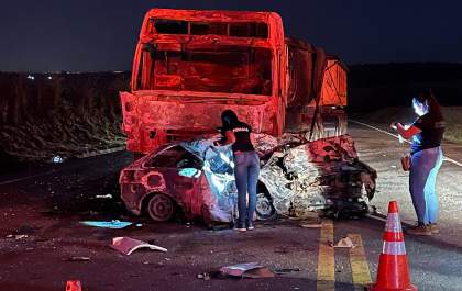 Casal morre em colisão de carro com caminhão em Brejo Alegre