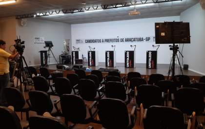 Candidatos a prefeito de Araçatuba participam de primeiro debate eleitoral