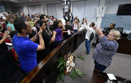 Presidente da Câmara de Araçatuba é acusada de praticar 'rachadinha'