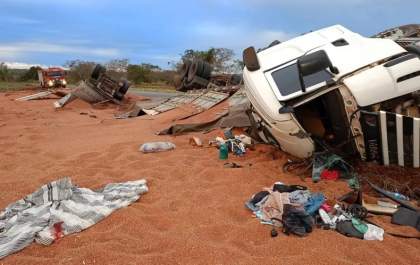 Rodovia MS-395 fica interditada após acidente com caminhão de carga