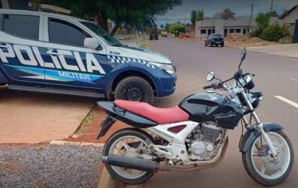 Jovem de 22 anos é preso ao ser flagrado com moto furtada na Vila Haro