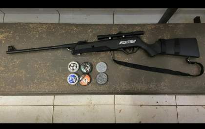 Homem embriagado é preso com carabina de ar comprimido em Três Lagoas