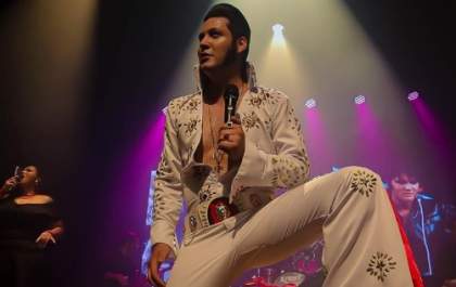 Rafa Elvis e Banda dá vida ao rei do rock em show no Sesc Birigui