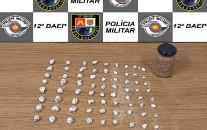 Homem é preso com porções de crack no Alvorada