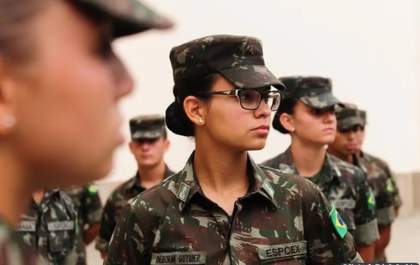 Mulheres poderão se alistar no serviço militar aos 18 anos