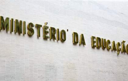 MEC propõe grupo para debate sobre operações policiais em escolas