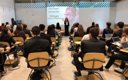 Alunos da Escola Thathi Araçatuba debatem políticas internacionais para crianças durante Simulação da ONU